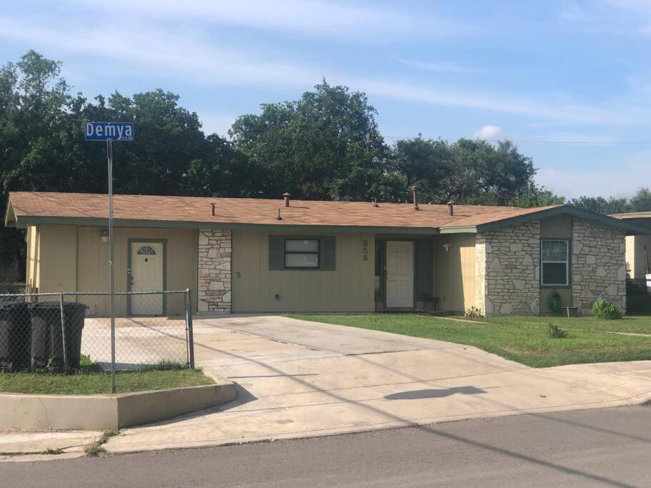 A Smaller Piece Of Heaven, Near By Lackland Afb San Antonio Exterior foto
